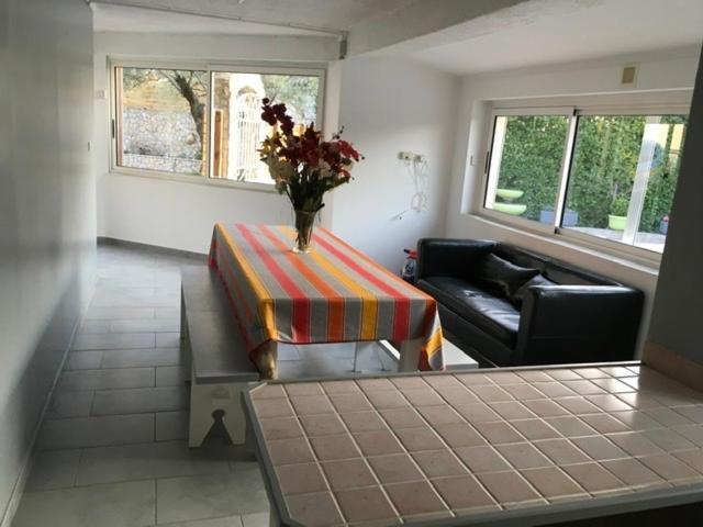 Appartement Rez De Chausse Bollène Exteriör bild